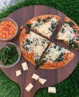 BAKED BEANS & SPINACH PIZZA