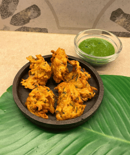 Onion Potato Bhajiya | Onion Potato Pakora | Crispy Bhajiya | Tea Time Snack — recipe by Renu Dalal