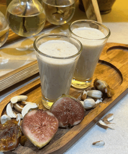 Anjeer Milkshake | Fig Milkshake | Dry Fig Shake | Healthy Milkshake Recipe — recipe by Renu Dalal