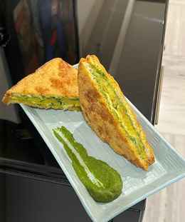 Bread Pakoda | Bread Pakora | Stuffed Bread Pakoda | Crispy Bread Pakora Recipe — recipe by Renu Dalal