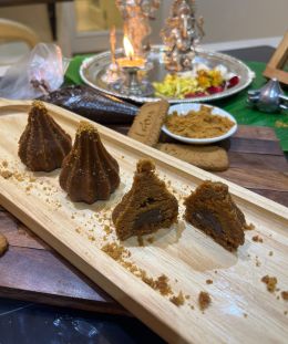 Biscoff Chocolate Modak | Chocolate Biscoff Modak | Biscoff Modak Recipe | No Bake Chocolate Modak — recipe by Renu Dalal