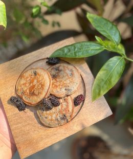 Eggless Mulberry Pancakes | Mulberry Pancake Recipe | Fluffy Eggless Pancakes | Healthy Fruit Breakfast — recipe by Renu Dalal